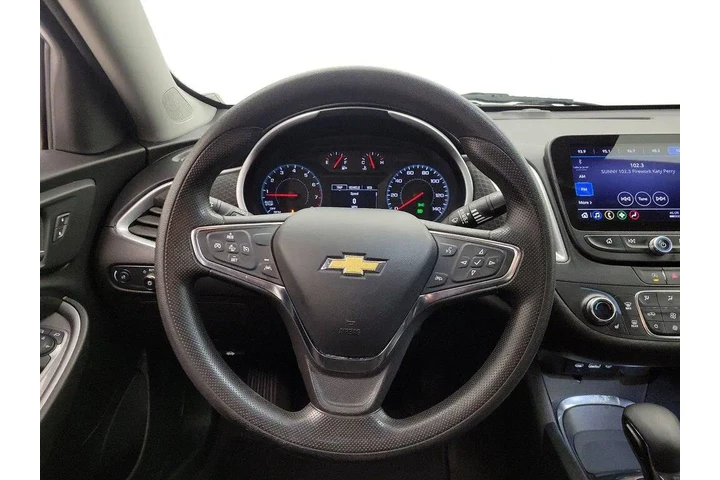 $17998 : Chevrolet Malibu 2023 LT 4dr image 10