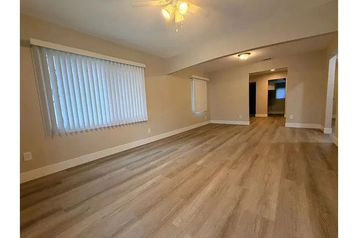 $1000 : charming 2-bedroom home image 2