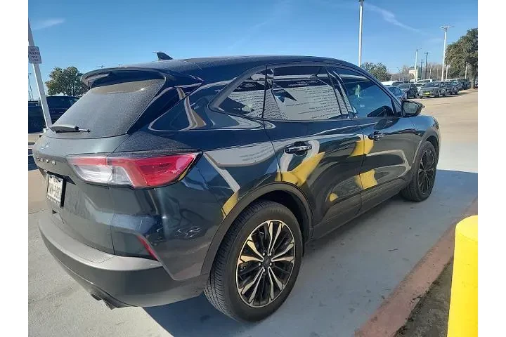 $18697 : Ford Escape 2022 SE 4dr SUV image 3