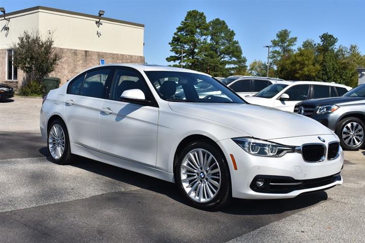 2016 BMW 3 Series 328i image 2