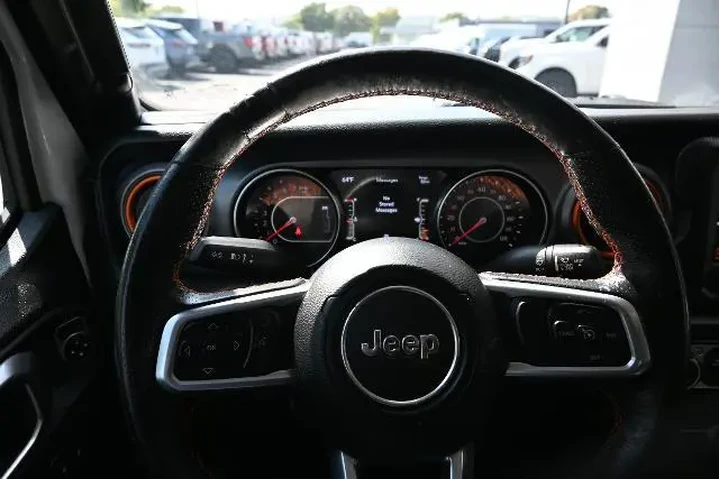 $37988 : Jeep Gladiator 2021 4x4 Moja image 8