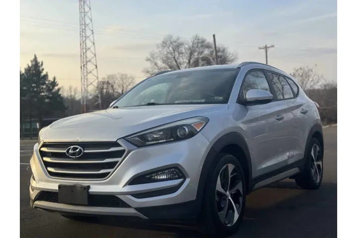 $7999 : 2017 Tucson Sport image 2