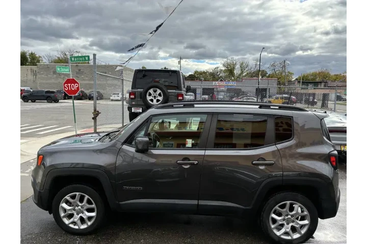 $16995 : 2018 Renegade Latitude image 6