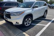 PRE-OWNED 2015 TOYOTA HIGHLAN en Madison WV