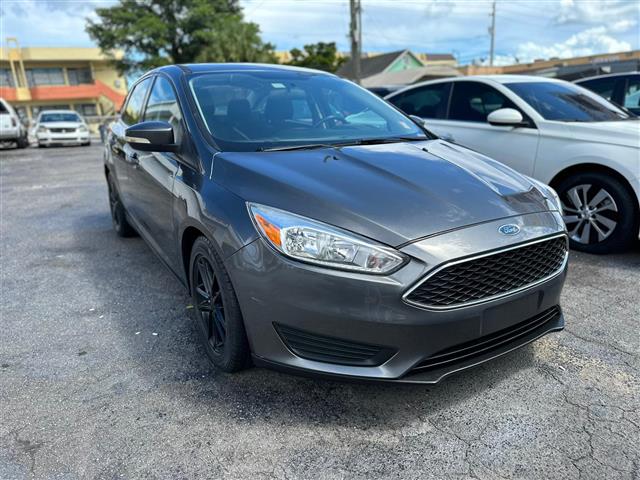 $9000 : 2016 Ford Focus image 2