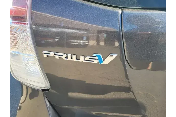 $14812 : Toyota Prius v 2017 Two 4dr image 7
