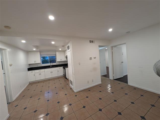 $2800 : NORTH HOLLYWOOD APT. DE 3 RECS image 3