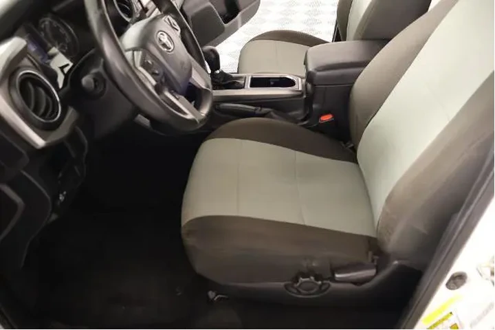 $18911 : Toyota Tacoma 2017 4x2 TRD O image 10