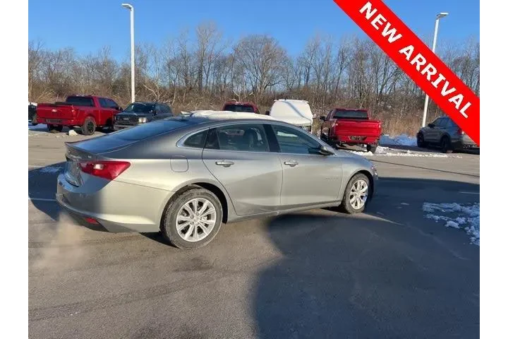 $17050 : Chevrolet Malibu 2023 LT 4dr image 8