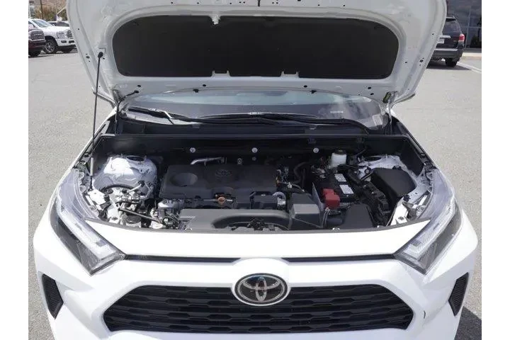 $30995 : Toyota RAV4 2023 XLE 4dr SUV image 4