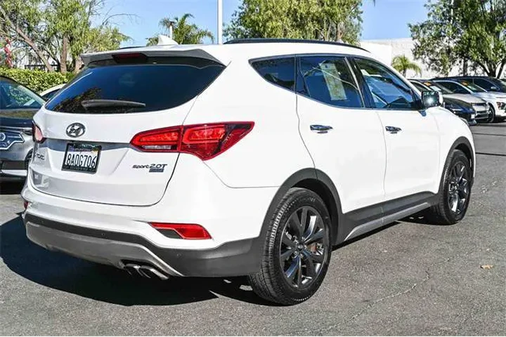 $15000 : Hyundai SANTA FE Sport 2018 image 8