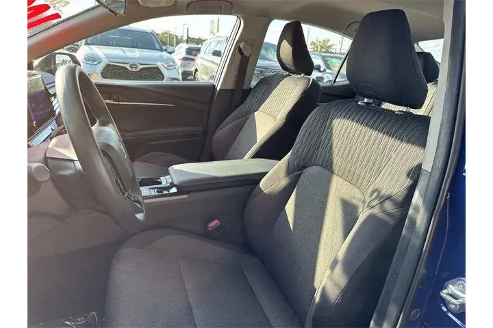 $27756 : Toyota Camry 2025 XSE 4dr Se image 9