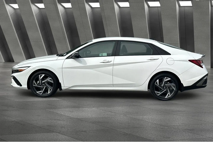 $19900 : Hyundai ELANTRA 2025 SEL Spo image 8