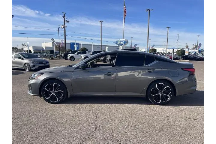 $20652 : Nissan Altima 2024 2.5 SR 4d image 2