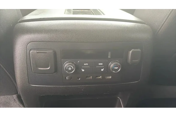 $24995 : 2017 SUBURBAN image 1