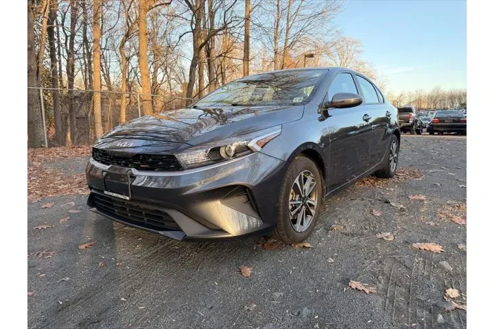 $16999 : Kia Forte 2023 LXS 4dr Sedan image 1