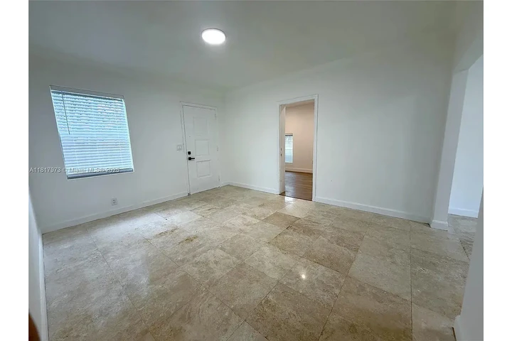 $800 : charming HOME ..Miami, FL image 2