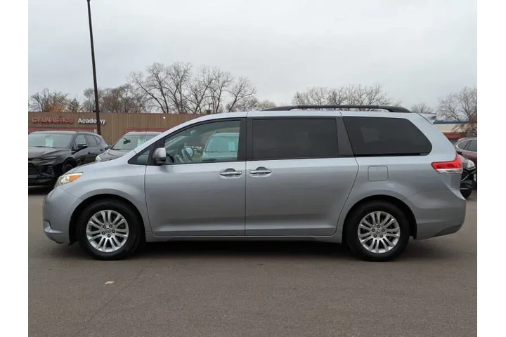 $15974 : 2014 Sienna XLE 7-Passenger A image 6