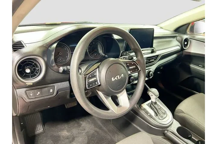 $14943 : Kia Forte 2023 LX 4dr Sedan image 9