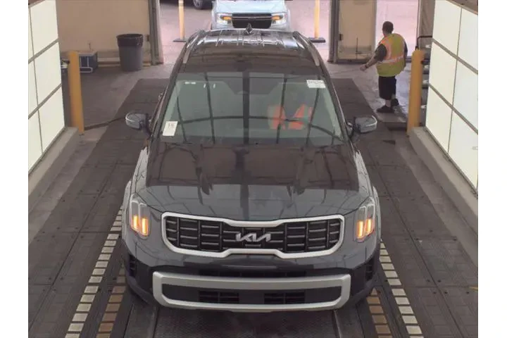 $32690 : Kia Telluride 2025 S 4dr SUV image 2