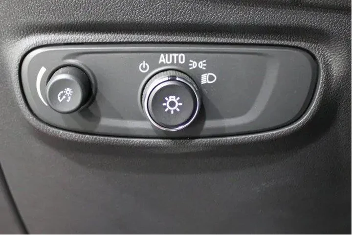 $19977 : Chevrolet Equinox 2024 LT 4d image 9