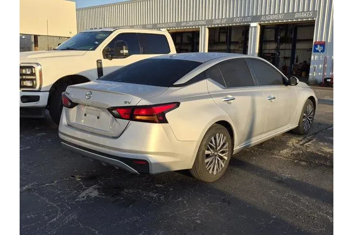 Nissan Altima 2023 2.5 SV 4d image 3