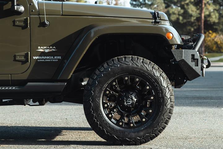 2015 Wrangler Unlimited Sahara image 4