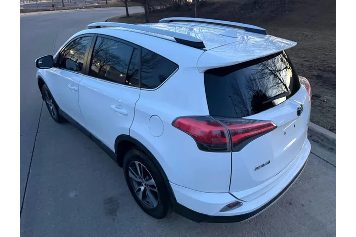 $15995 : 2016 RAV4 XLE image 5
