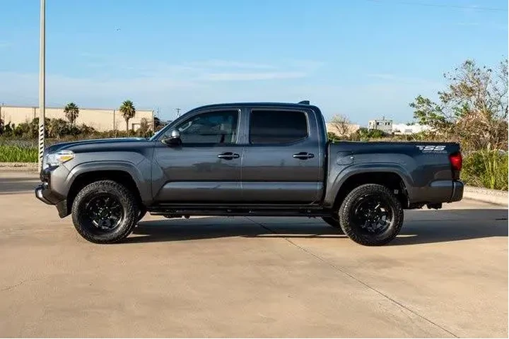 $32238 : Toyota Tacoma 2023 4x4 TRD S image 5