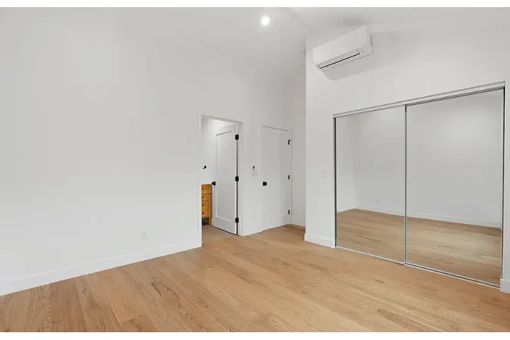 $2500 : 3 bedroom house in koreatown image 7