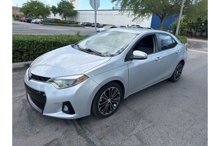 $8590 : Toyota Corolla 2014 S 4dr Se image 1