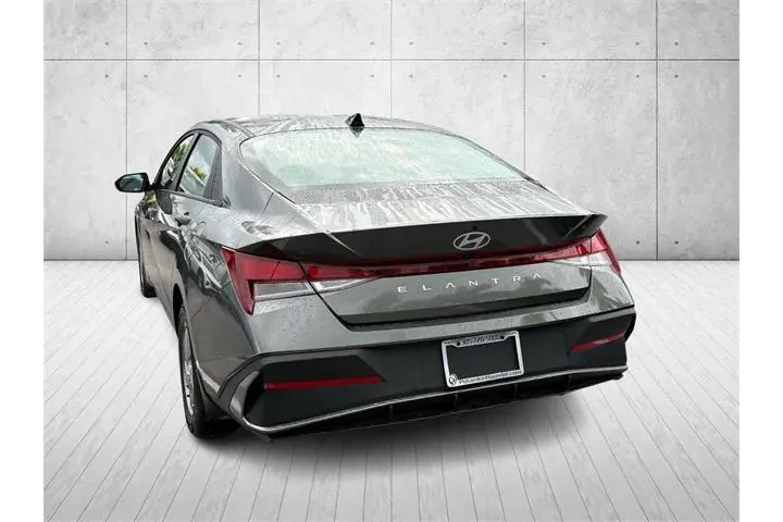 $19285 : Hyundai ELANTRA 2025 SE 4dr image 3