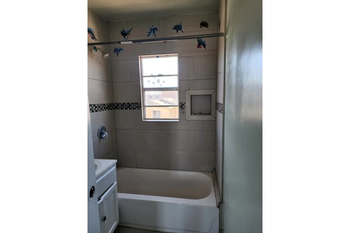 $1999 : Los Angeles- 80th St/ Vermont image 1