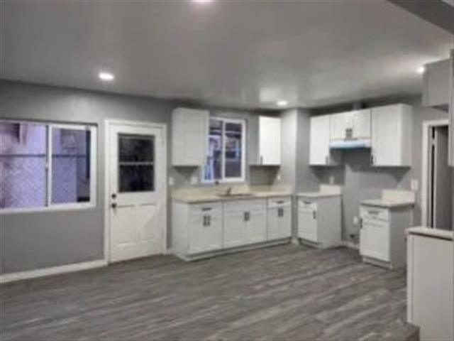 $1700 : Inglewood -Single Family Home image 4