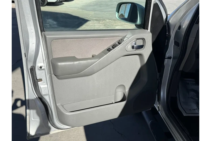 2007 Frontier LE Crew Cab 4WD image 10