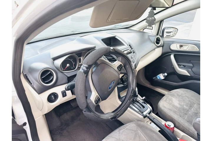 $3800 : 2013 FORD FIESTA SE image 4