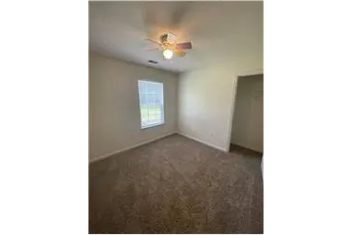 $1875 : Rental property with 3 bedro image 7