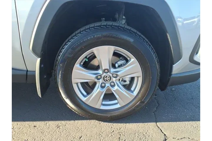 $32670 : Toyota RAV4 2025 XLE 4dr SUV image 9