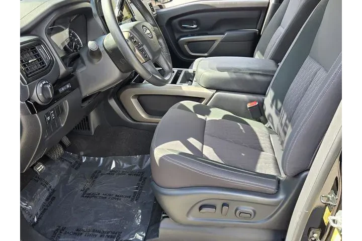$39509 : Nissan Titan 2024 4x4 SV 4dr image 10