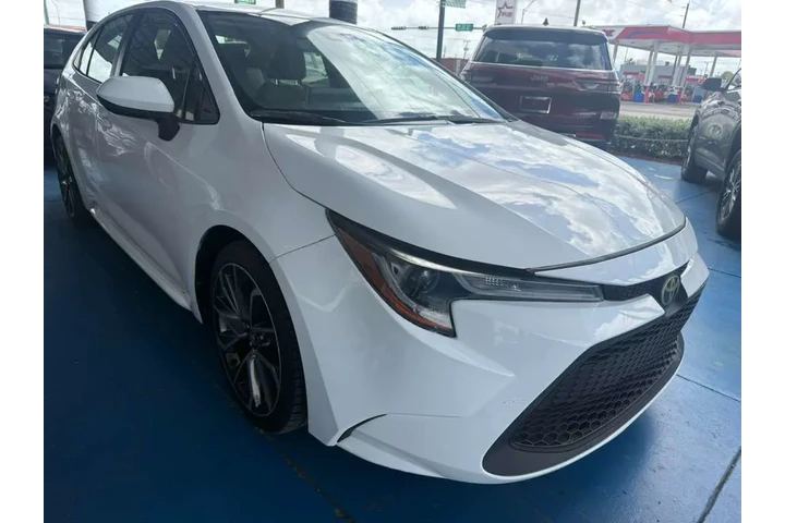 $1500 : Corolla LE image 2