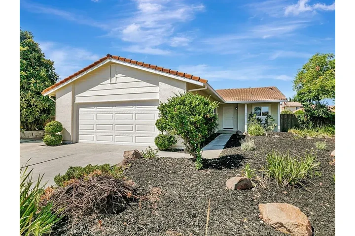 $1500 : Welcome to this completely rem image 2