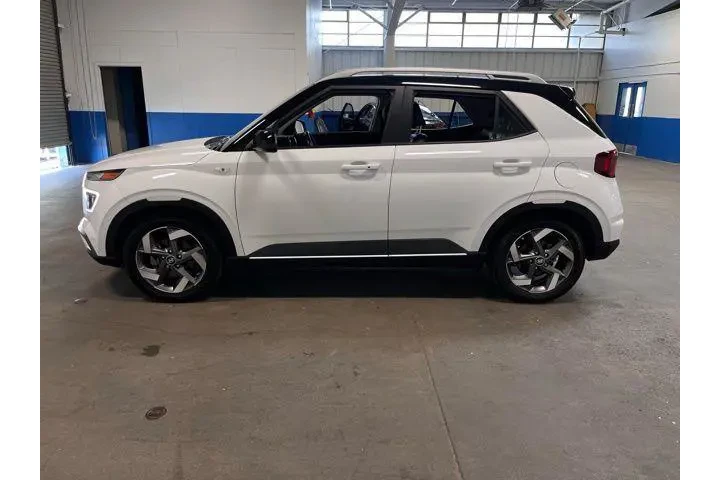 $17940 : Hyundai VENUE 2022 Limited 4 image 6