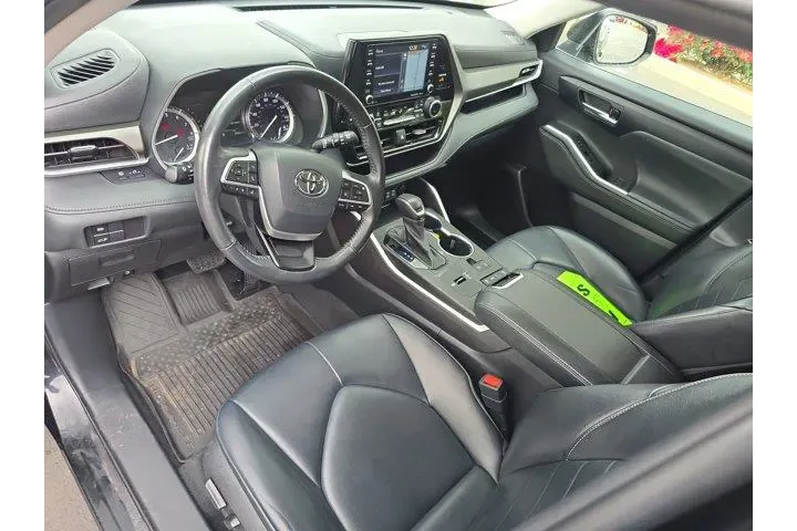 $37995 : Toyota Highlander 2022 XLE 4 image 7