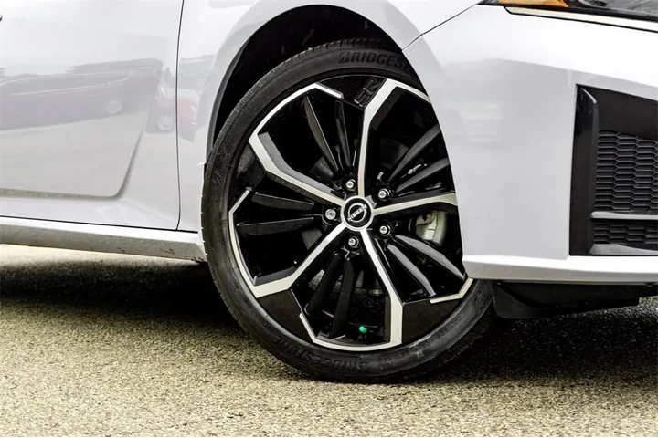 $28999 : Nissan Altima 2025 AWD 2.5 S image 2