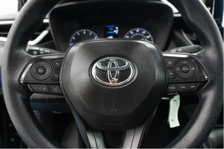 $24120 : Toyota Corolla 2025 LE 4dr S image 4
