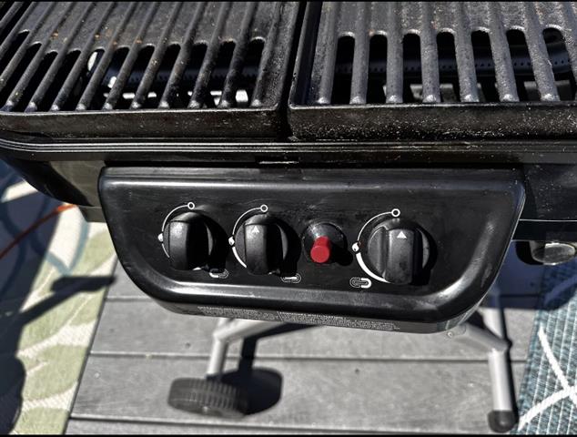 $300 : My outdoor gas grill image 8