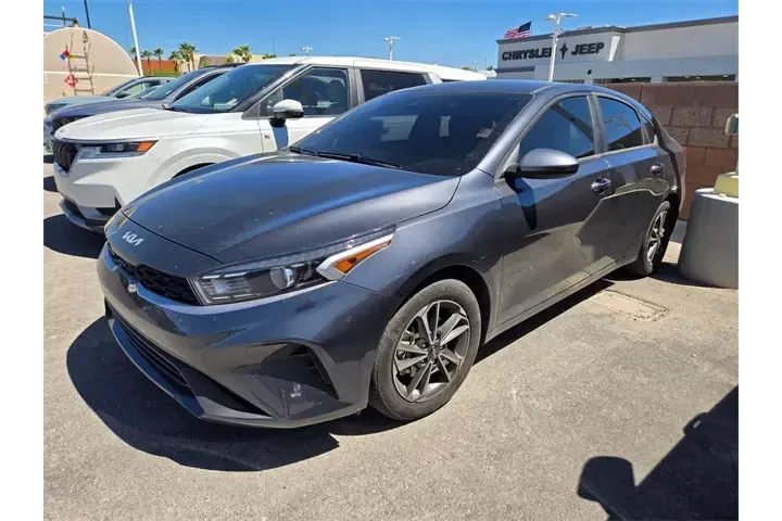$16988 : Kia Forte 2023 LXS 4dr Sedan image 3