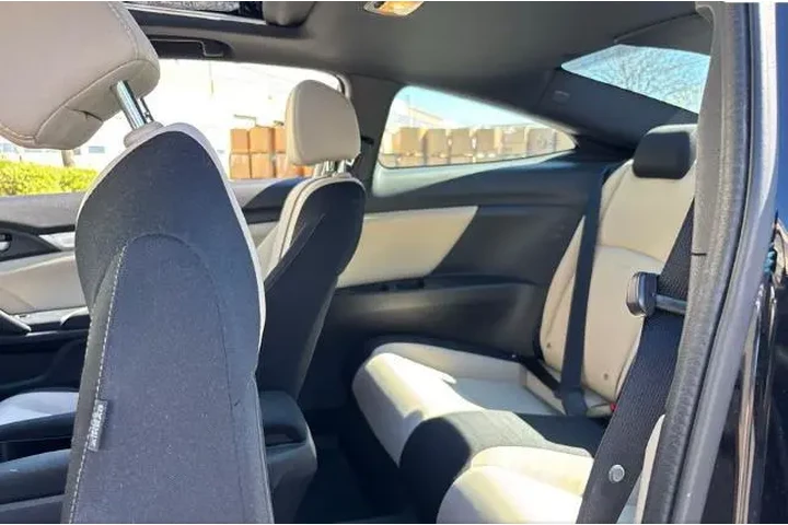 $18900 : Honda Civic 2017 LX-P 2dr Co image 6