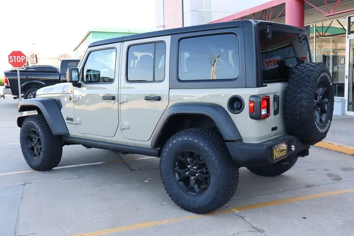 $35988 : 2022 Wrangler Unlimited Willy image 6