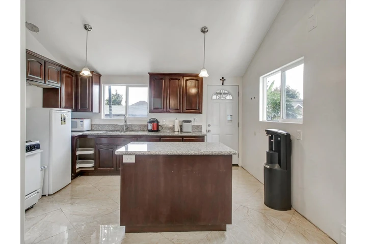 $850000 : el Sabado duplex open house image 3
